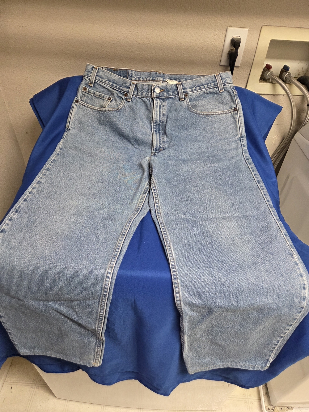 Vintage Y2K Levi's Men's Relaxed Straight Leg  38x27